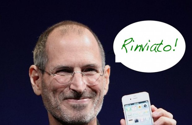 Steve Jobs annuncia il rinvio di iPhone 4 bianco