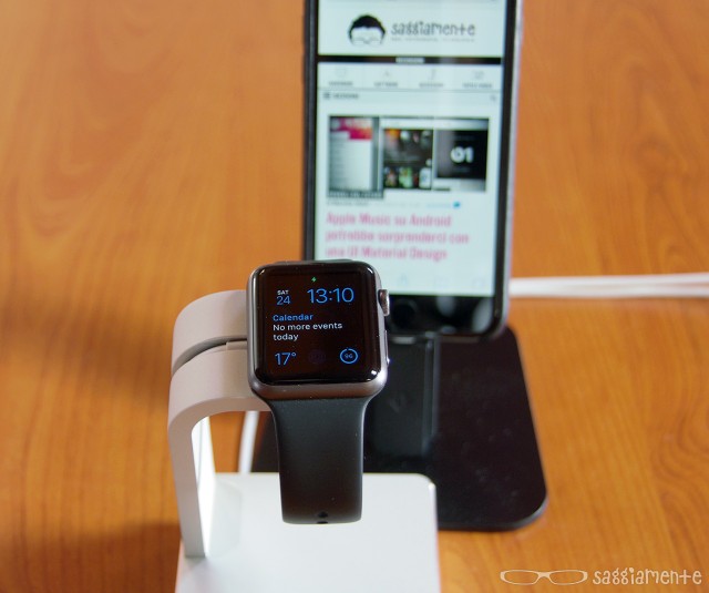 watch-charging-stand-iphone-2