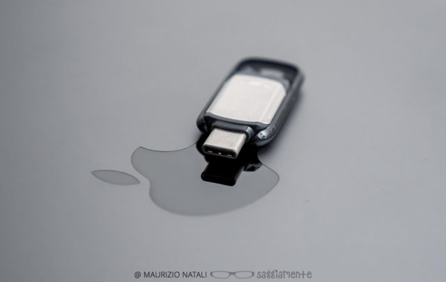 macbookpro15-touchbar-pendrive-usbc