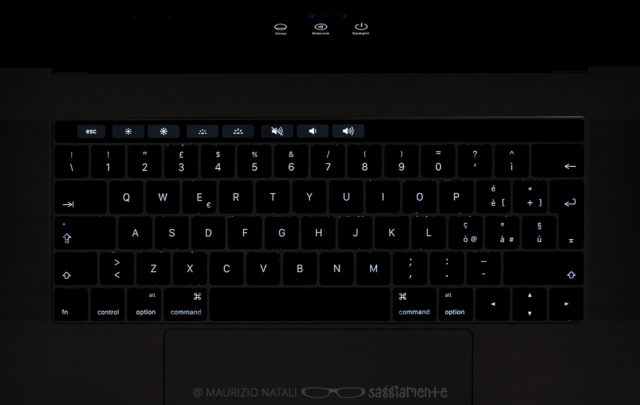 macbookpro15-touchbar-tastiera