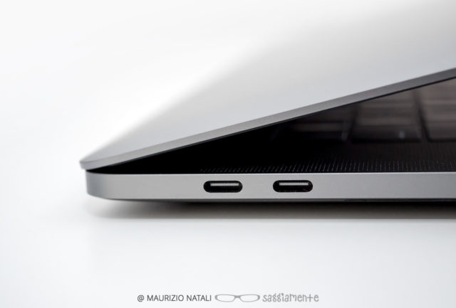 macbookpro15-touchbar-thunderbolt
